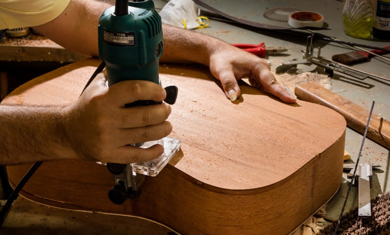 envarnizar uma guitarra