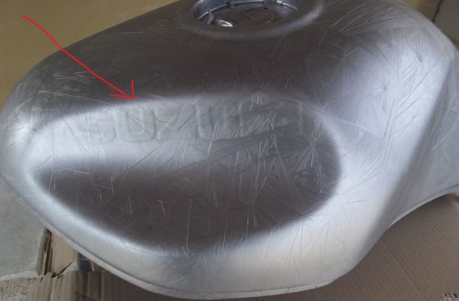 Como pintar por cima de autocolantes ou adesivos?
